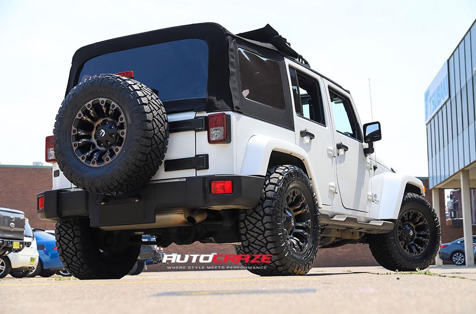 JEEP-WRANGLER-VAPOR-BLACK-MACHINED-WITH-DARK-TINT